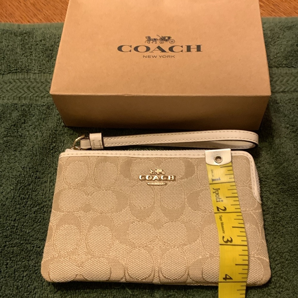 Coach wristlet - Picture 6 of 8